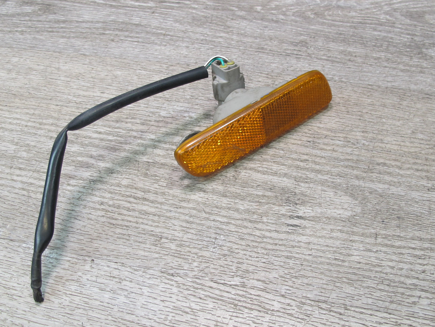 01-05 Lexus IS300 JCE10L Sedan Front Bumper Left Right Side Marker Light Set OEM