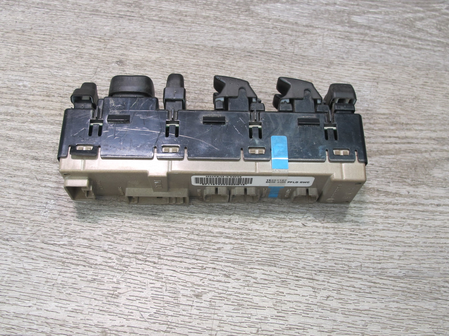 2005-2007 Hummer H2 Front Left Driver Side Door Master Window Switch