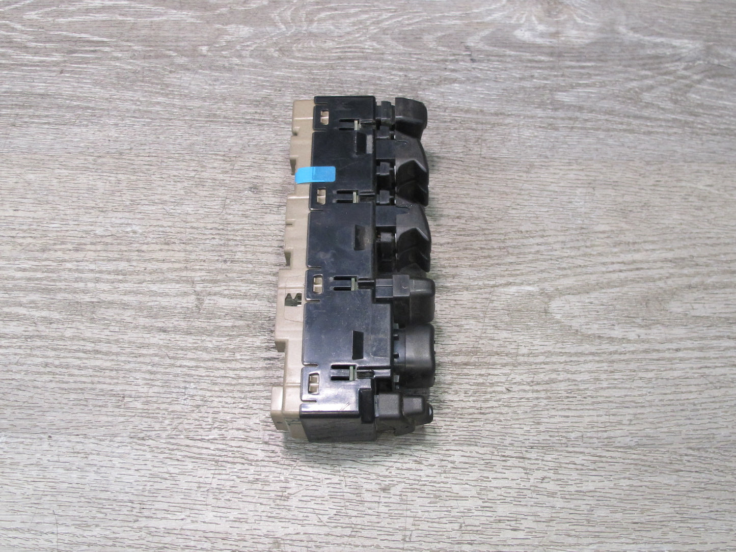 2005-2007 Hummer H2 Front Left Driver Side Door Master Window Switch