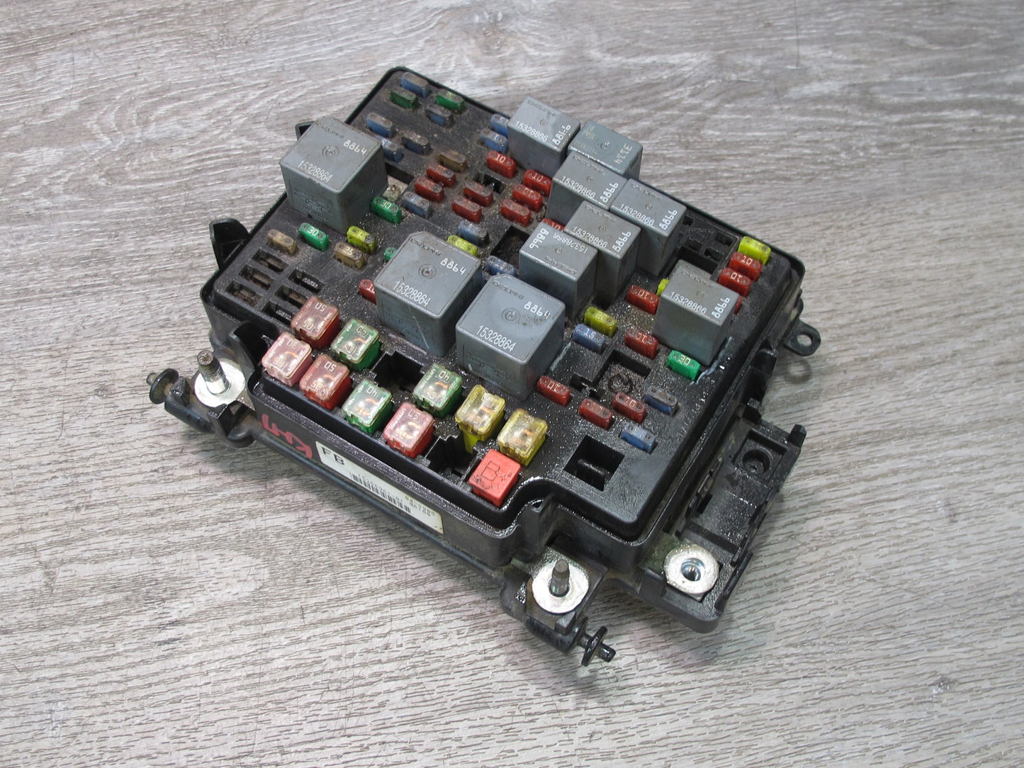 2004-2006 Hummer H2 Engine Fuse Relay Junction Box Block Assembly