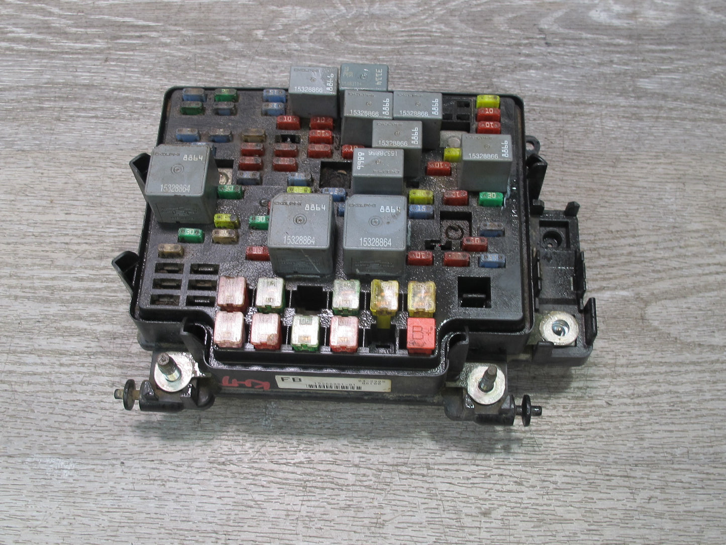 2004-2006 Hummer H2 Engine Fuse Relay Junction Box Block Assembly