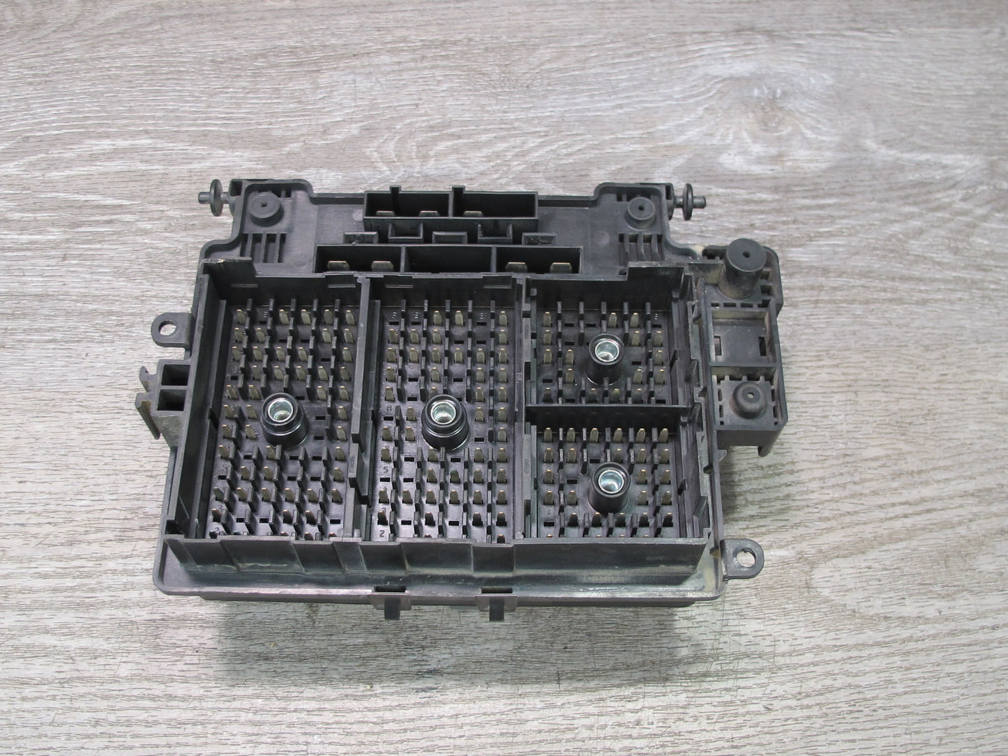 2004-2006 Hummer H2 Engine Fuse Relay Junction Box Block Assembly