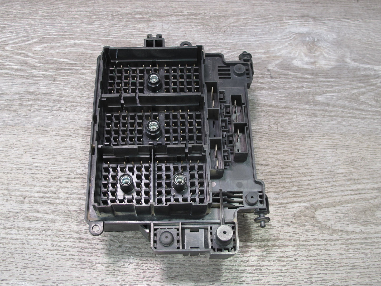 2004-2006 Hummer H2 Engine Fuse Relay Junction Box Block Assembly