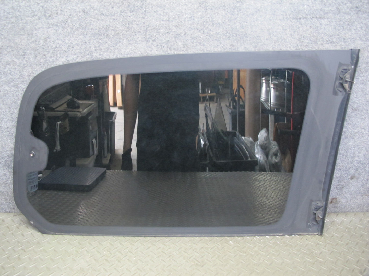 2003-2007 Lexus J100 LX470 Rear Left Driver Side Quarter Glass Window