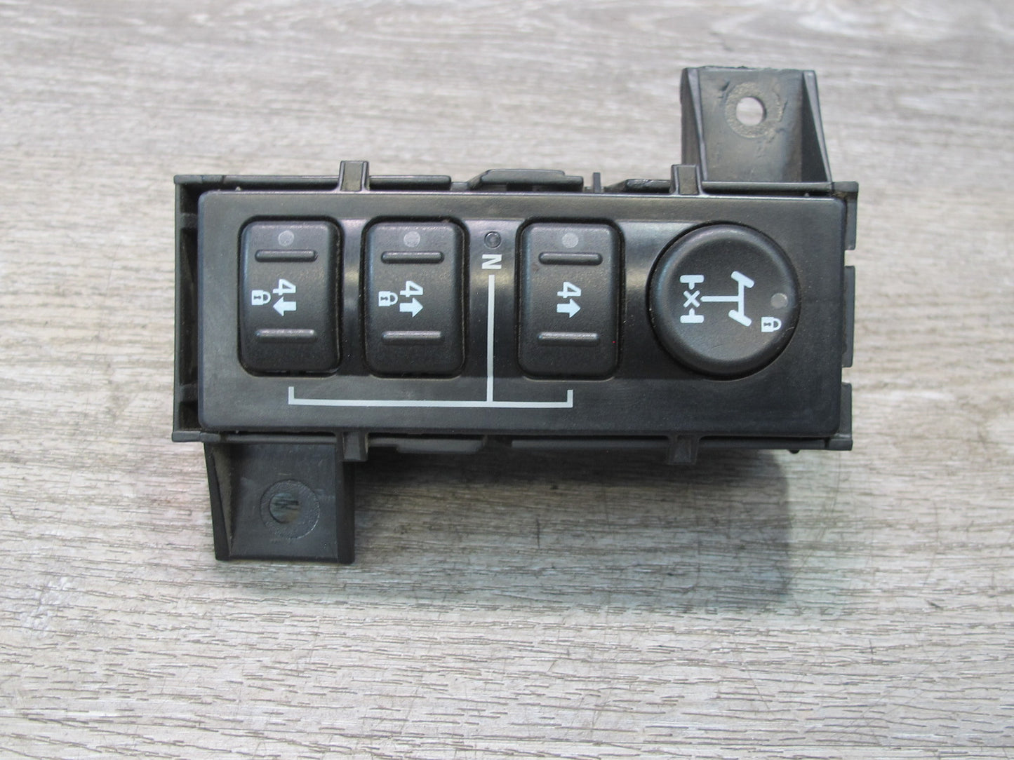 2003-2007 Hummer H2 Dash Transfer Case Select Control Switch W/bracket 15192439