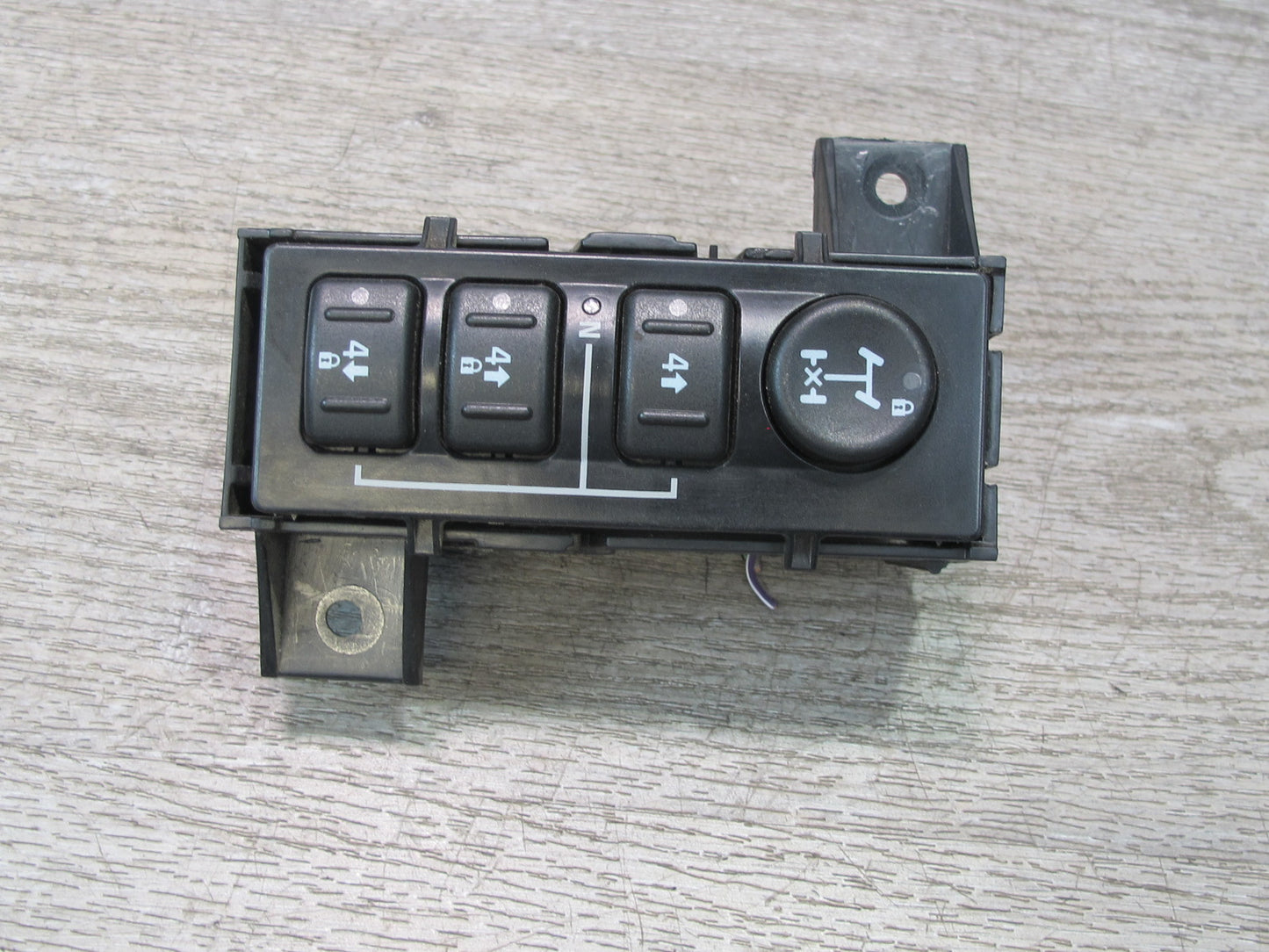 2003-2007 Hummer H2 Dash Transfer Case Select Control Switch W/bracket 15192439
