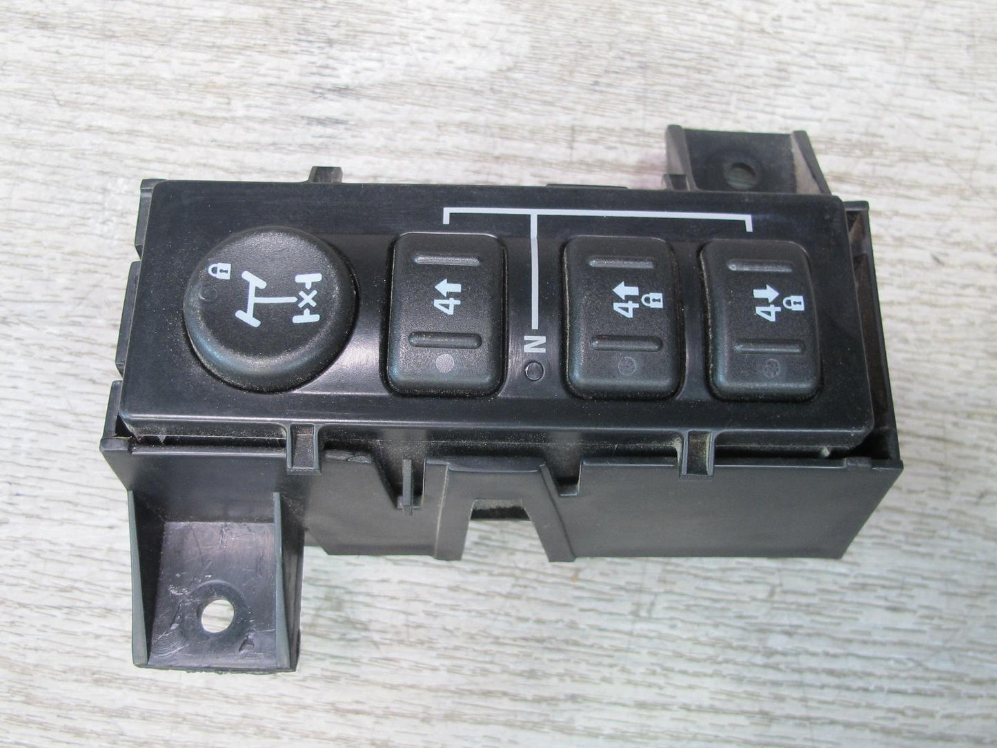 2003-2007 Hummer H2 Dash Transfer Case Select Control Switch W/bracket 15192439