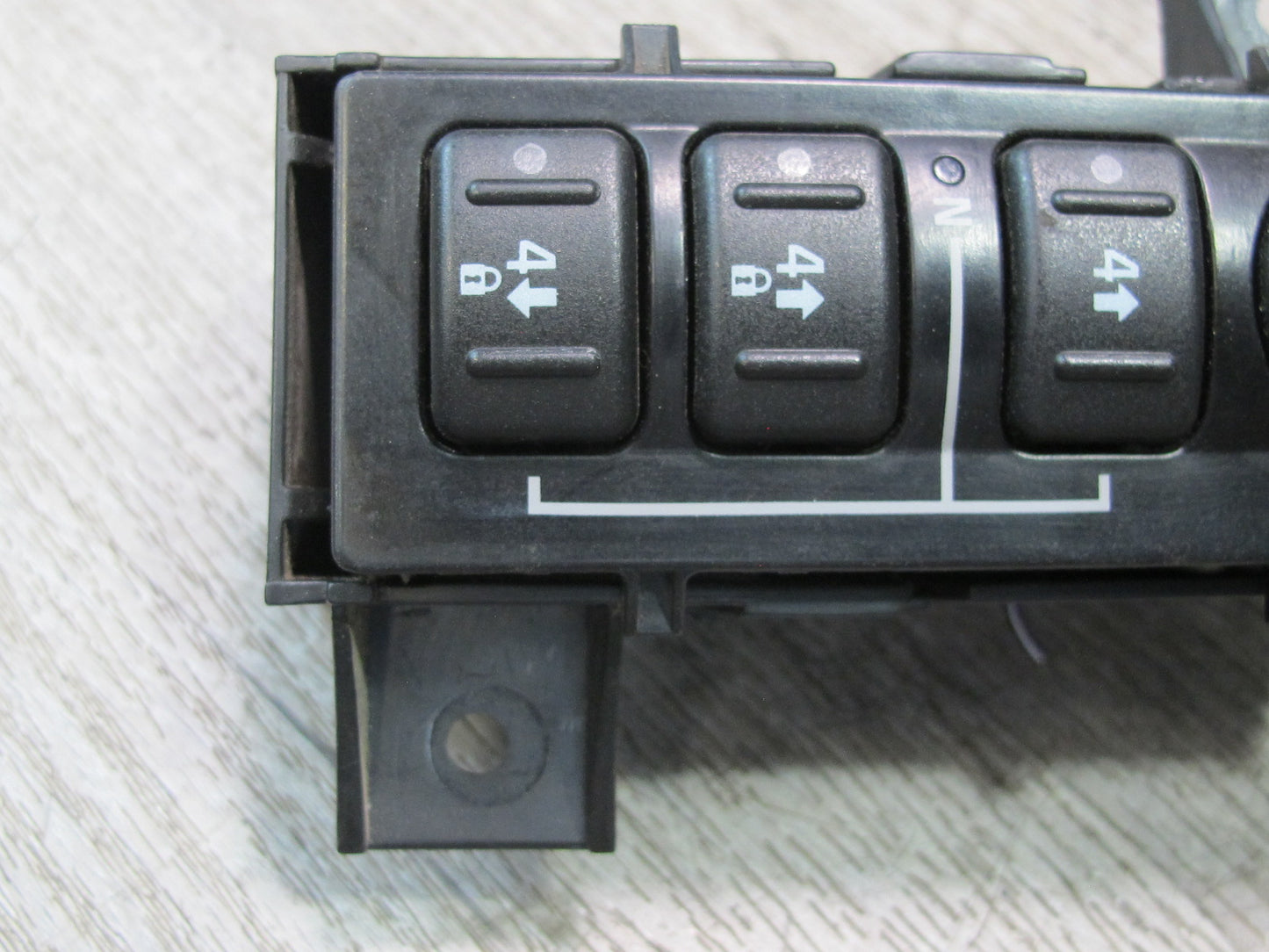 2003-2007 Hummer H2 Dash Transfer Case Select Control Switch W/bracket 15192439