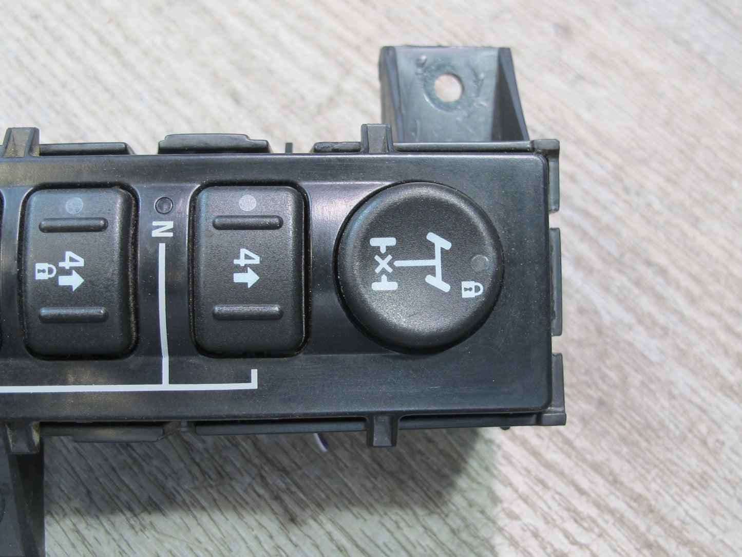 2003-2007 Hummer H2 Dash Transfer Case Select Control Switch W/bracket 15192439