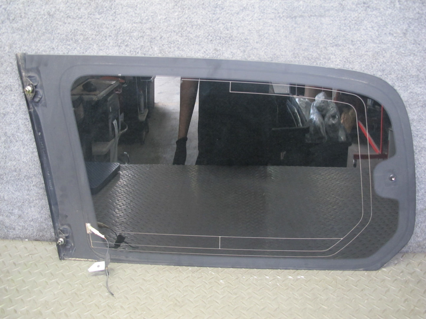 2003-2007 Lexus J100 LX470 Rear Right Passenger Side Quarter Glass Window