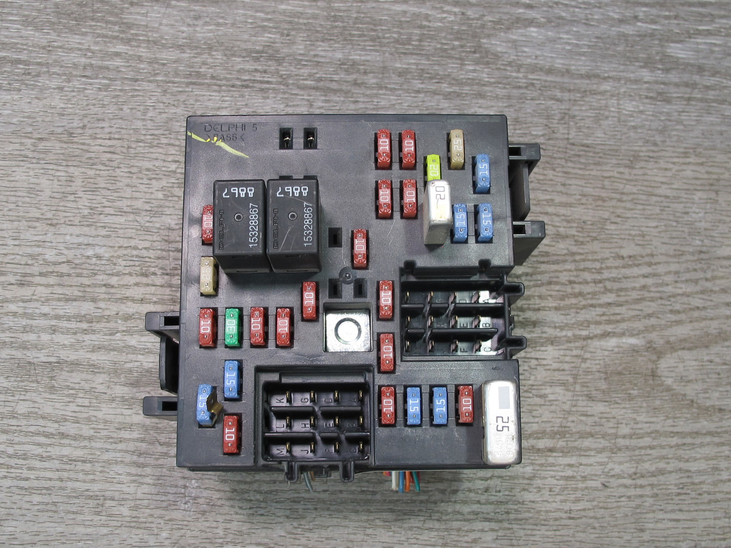 2005-2007 Hummer H2 Dash Cabin Interior Junction Fuse Relay Box 15266952