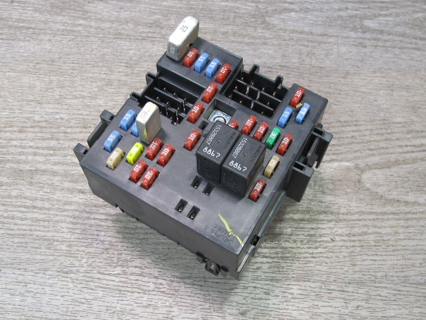 2005-2007 Hummer H2 Dash Cabin Interior Junction Fuse Relay Box 15266952