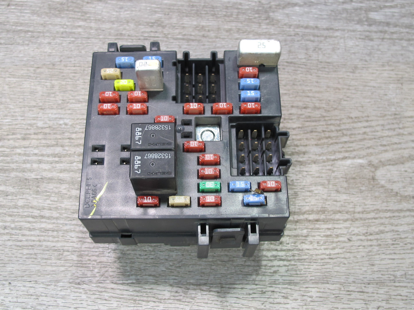 2005-2007 Hummer H2 Dash Cabin Interior Junction Fuse Relay Box 15266952