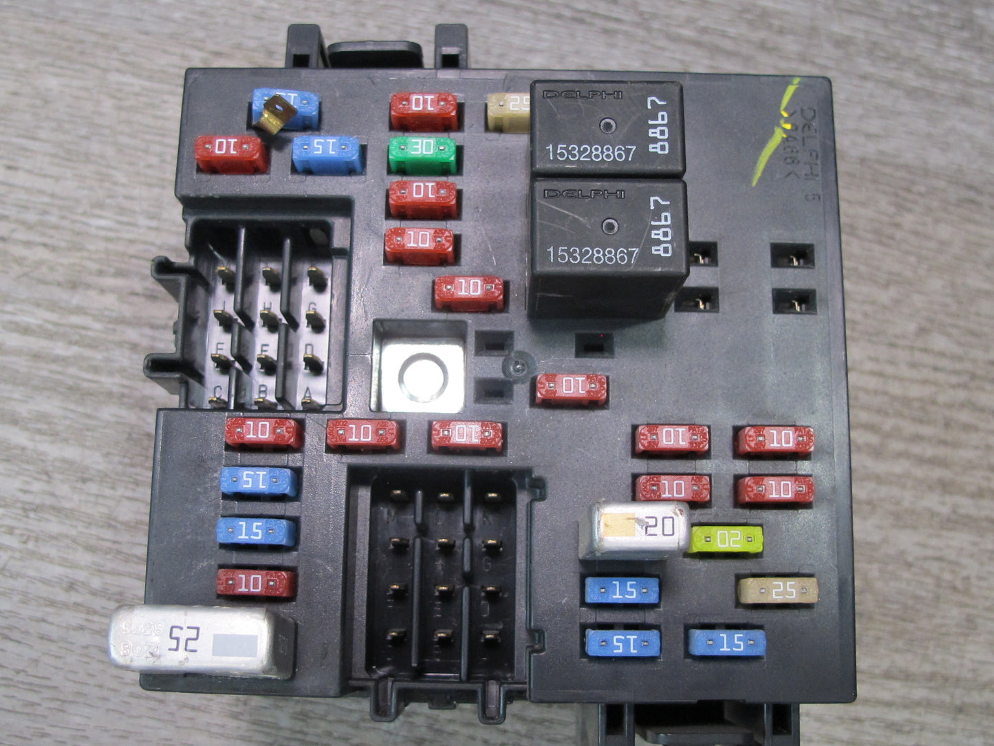 2005-2007 Hummer H2 Dash Cabin Interior Junction Fuse Relay Box 15266952