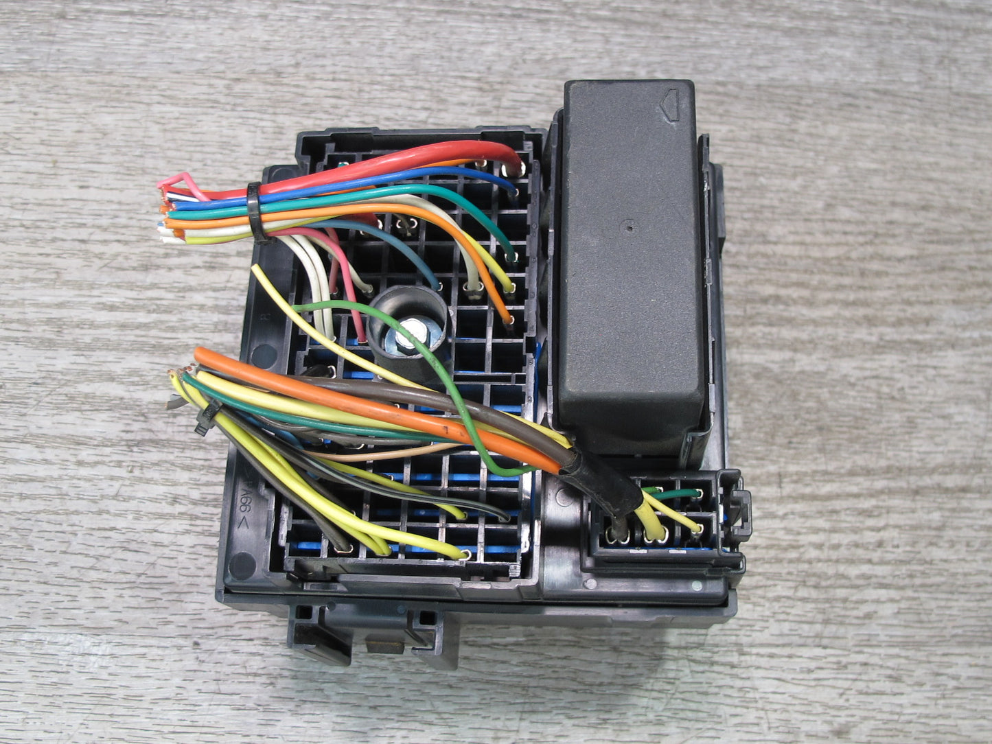 2005-2007 Hummer H2 Dash Cabin Interior Junction Fuse Relay Box 15266952