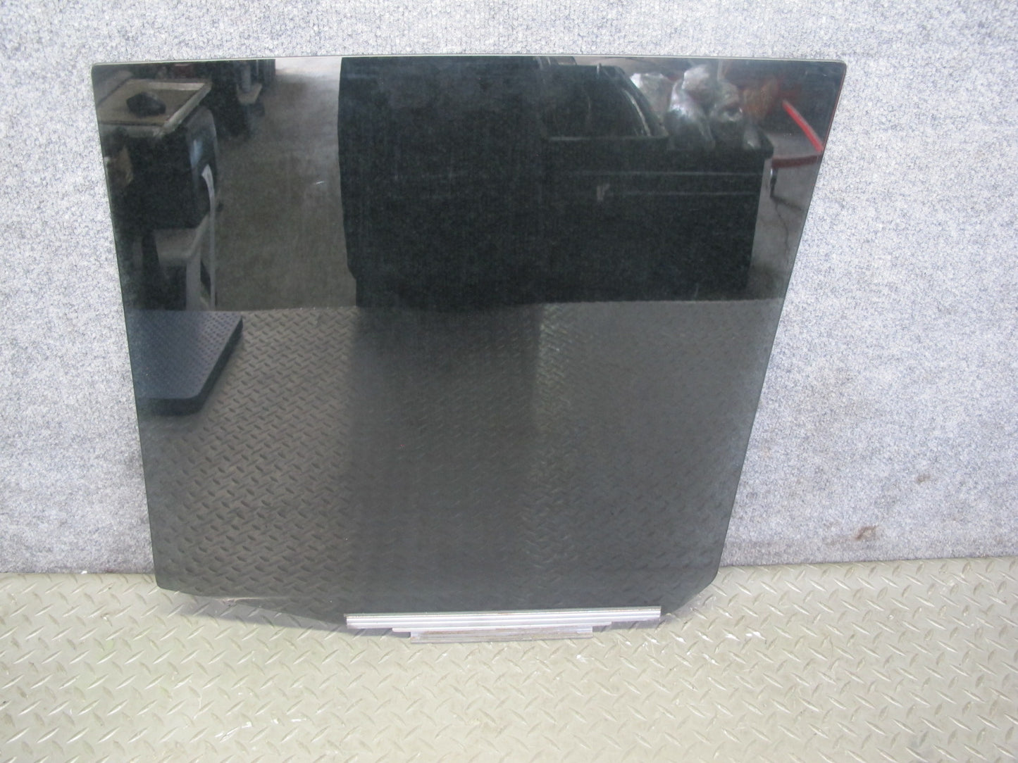2003-2007 Lexus J100 LX470 Rear Right Passenger Side Door Glass Window