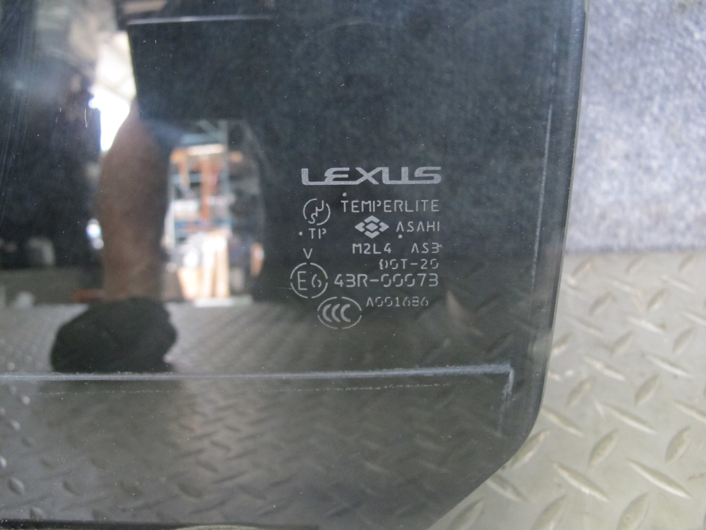 2003-2007 Lexus J100 LX470 Rear Left Driver Side Door Glass Window