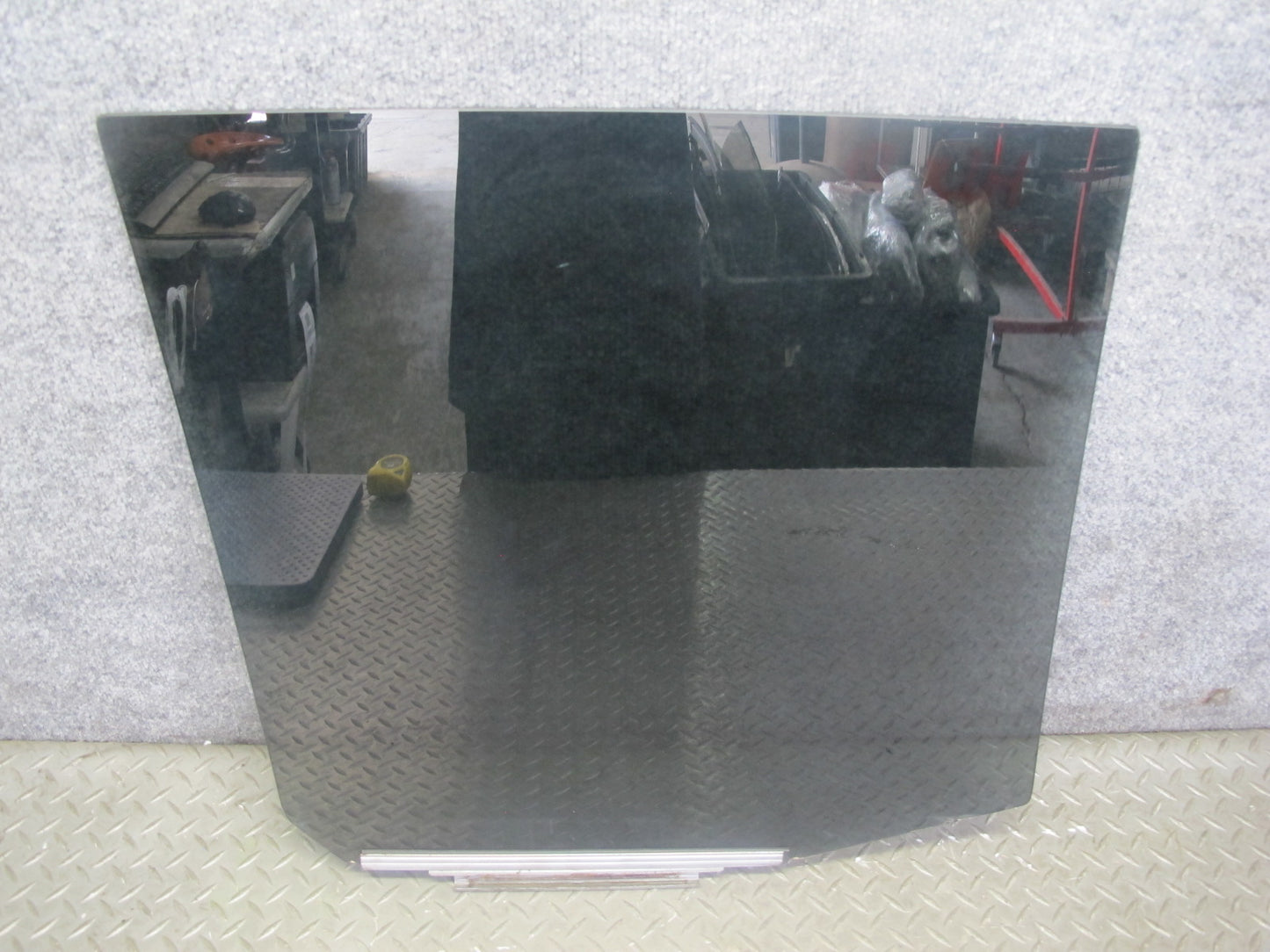 2003-2007 Lexus J100 LX470 Rear Left Driver Side Door Glass Window