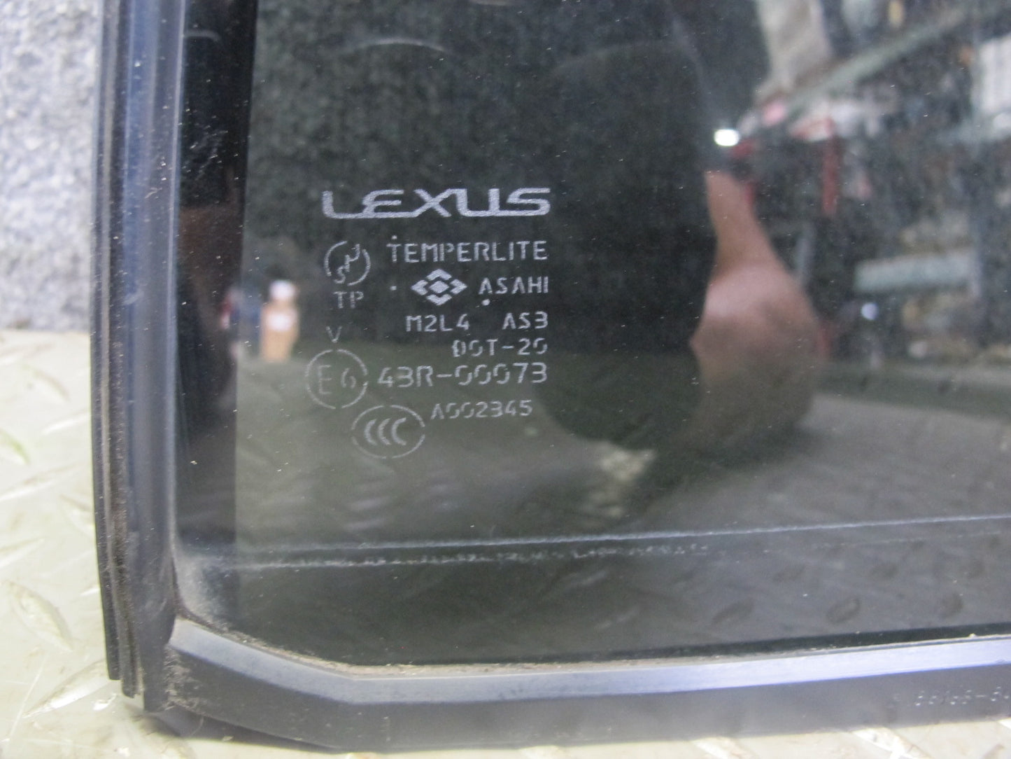 2003-2007 Lexus J100 LX470 Rear Right Side Door Vent Fixed Glass Window