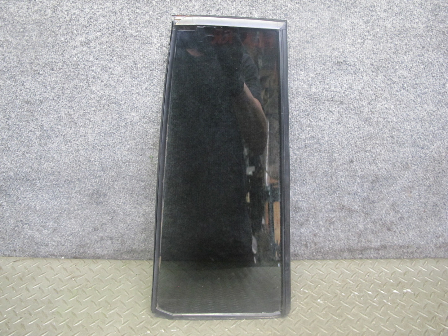 2003-2007 Lexus J100 LX470 Rear Right Side Door Vent Fixed Glass Window