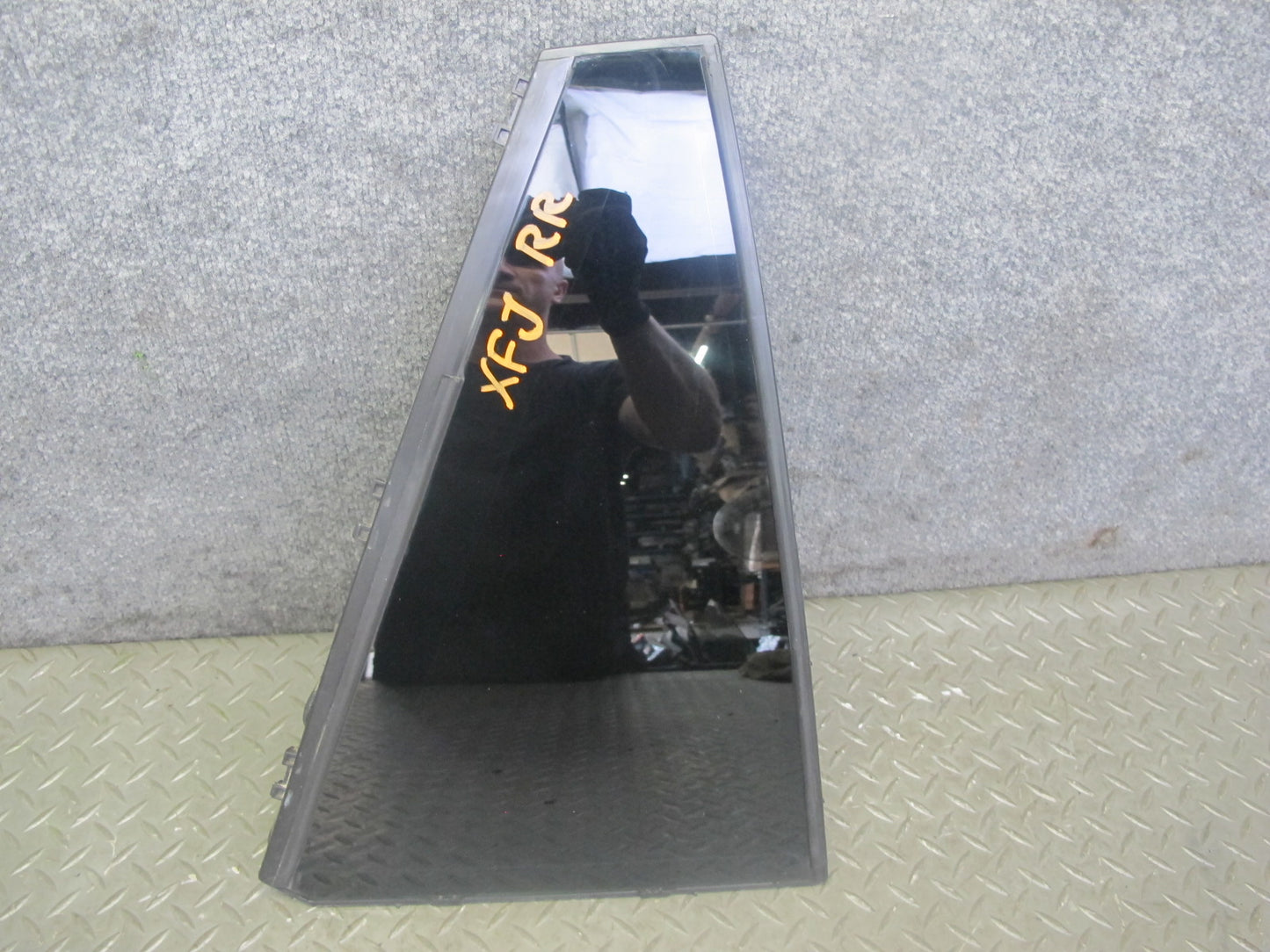 2007-2013 BMW E70 X5 Rear Right Door Corner Fixed Glass Window 7129736