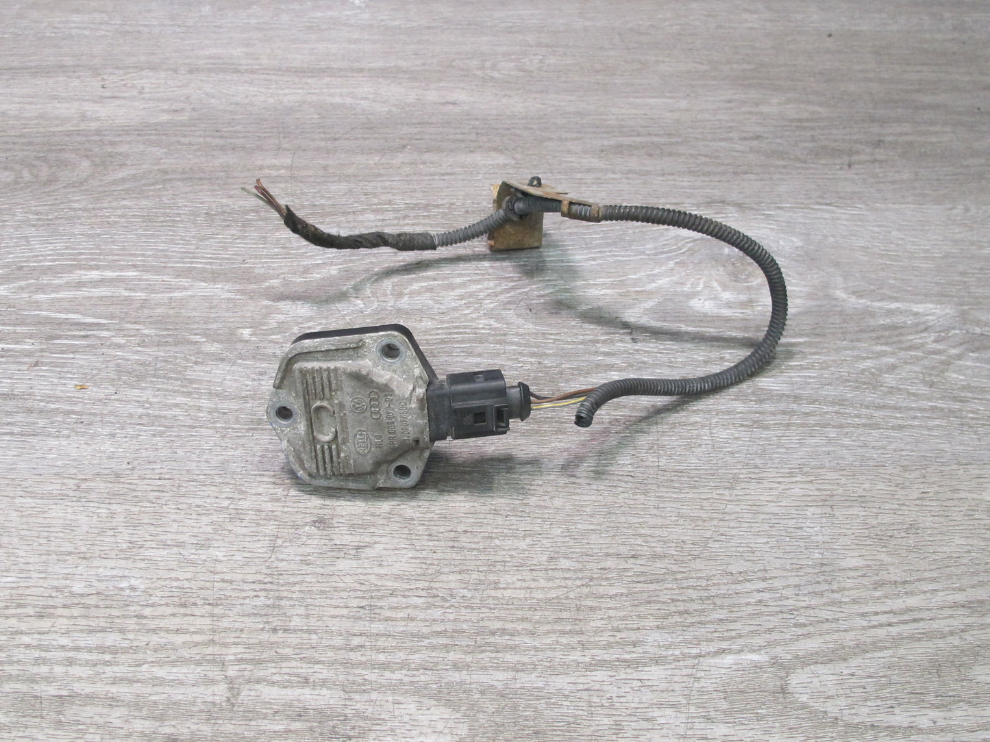 02-15 VW Golf MK5 R32 Passat EOS Rabbit Jetta Engine Oil Level Sensor OEM