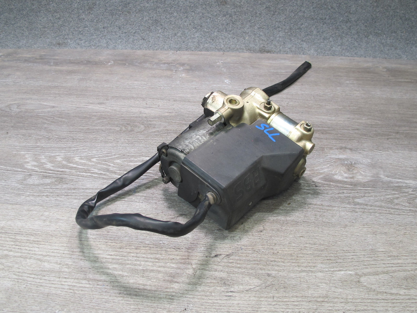 86-89 Mercedes R107 560SL Anti Lock Brake ABS Pump Module Unit 0265200026 OEM