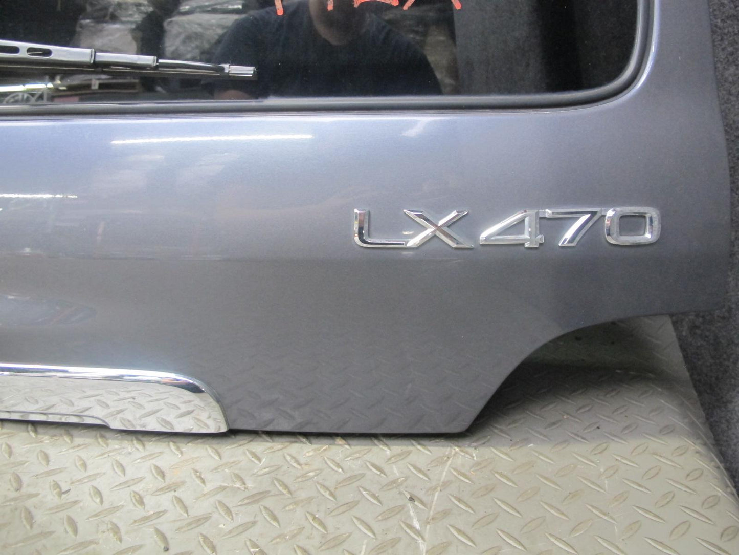 2004-2007 Lexus UZJ100L LX470 Rear Trunk Lid Liftgate Tailgate w Glass & Spoiler