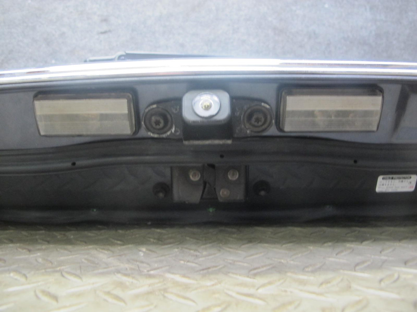 2004-2007 Lexus UZJ100L LX470 Rear Trunk Lid Liftgate Tailgate w Glass & Spoiler