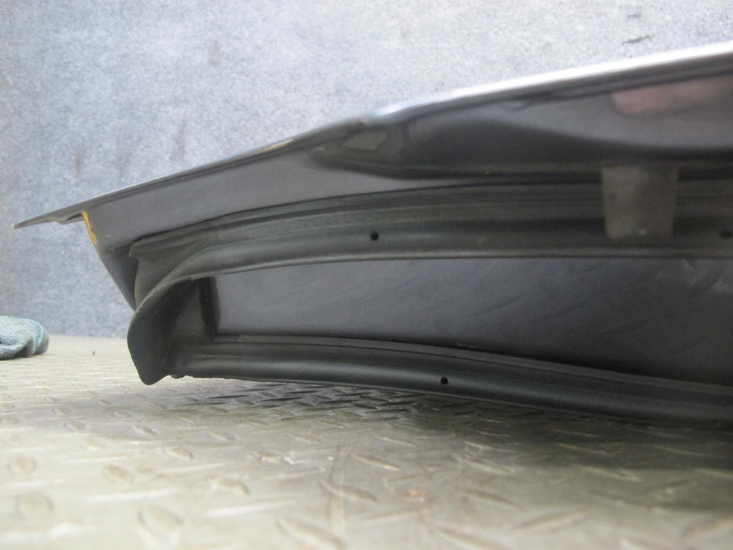 2004-2007 Lexus UZJ100L LX470 Rear Trunk Lid Liftgate Tailgate w Glass & Spoiler