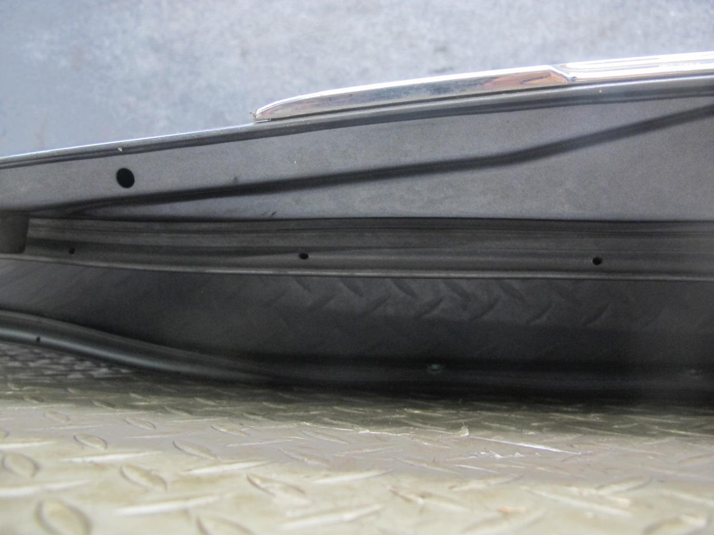 2004-2007 Lexus UZJ100L LX470 Rear Trunk Lid Liftgate Tailgate w Glass & Spoiler