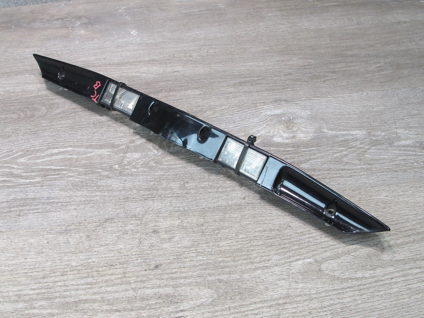 93-99 BMW E36 Trunk Lid Finisher Trim Molding Grip w License Plate Light OEM