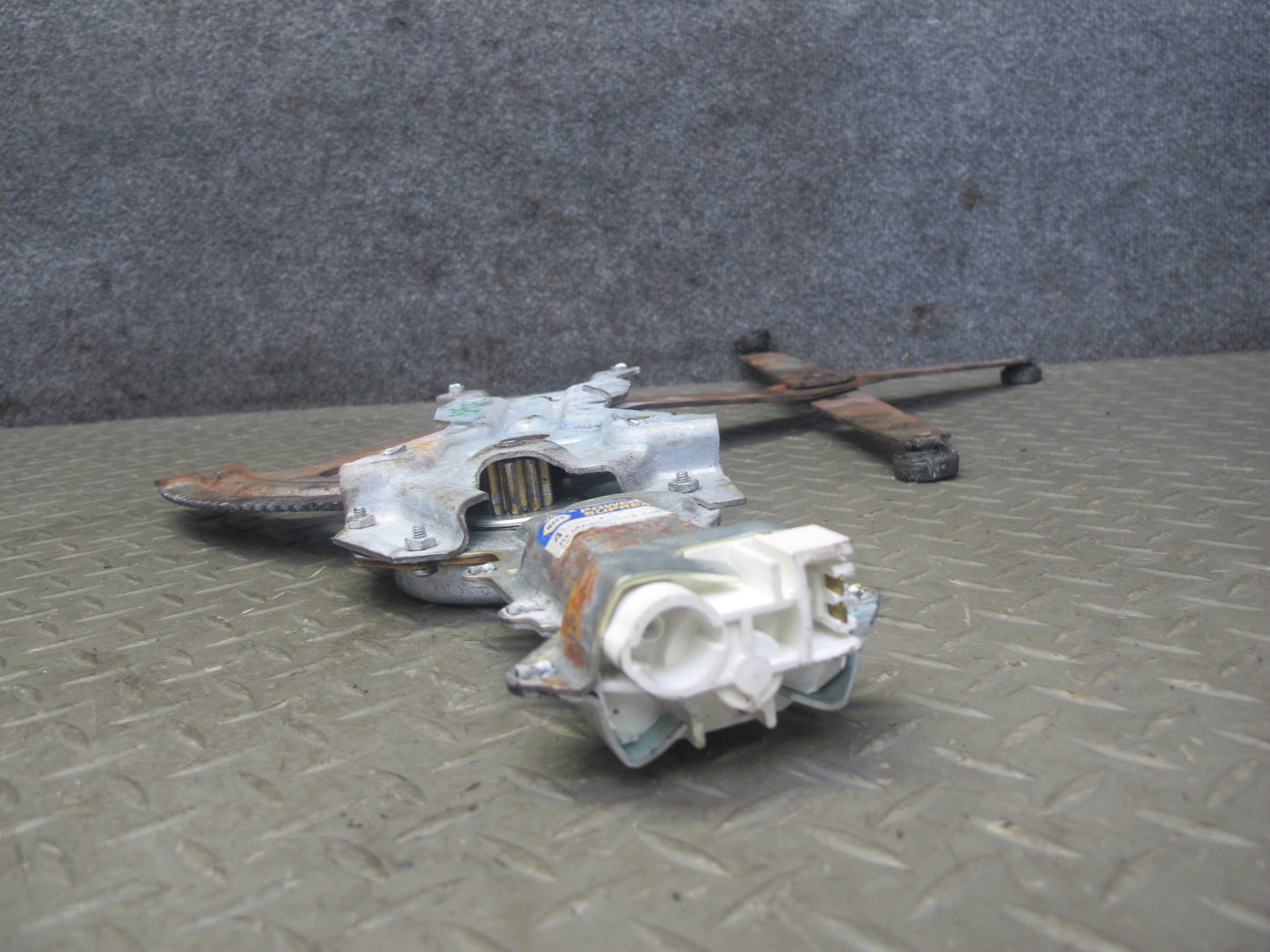 95-02 Pontiac Firebird Left Driver Door Window Regulator w Motor OEM