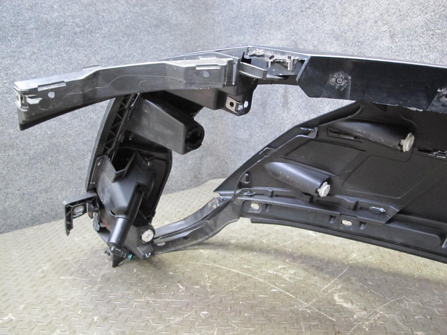 2011-2013 BMW E70 X5M Front Left Fender Shell Panel Cover