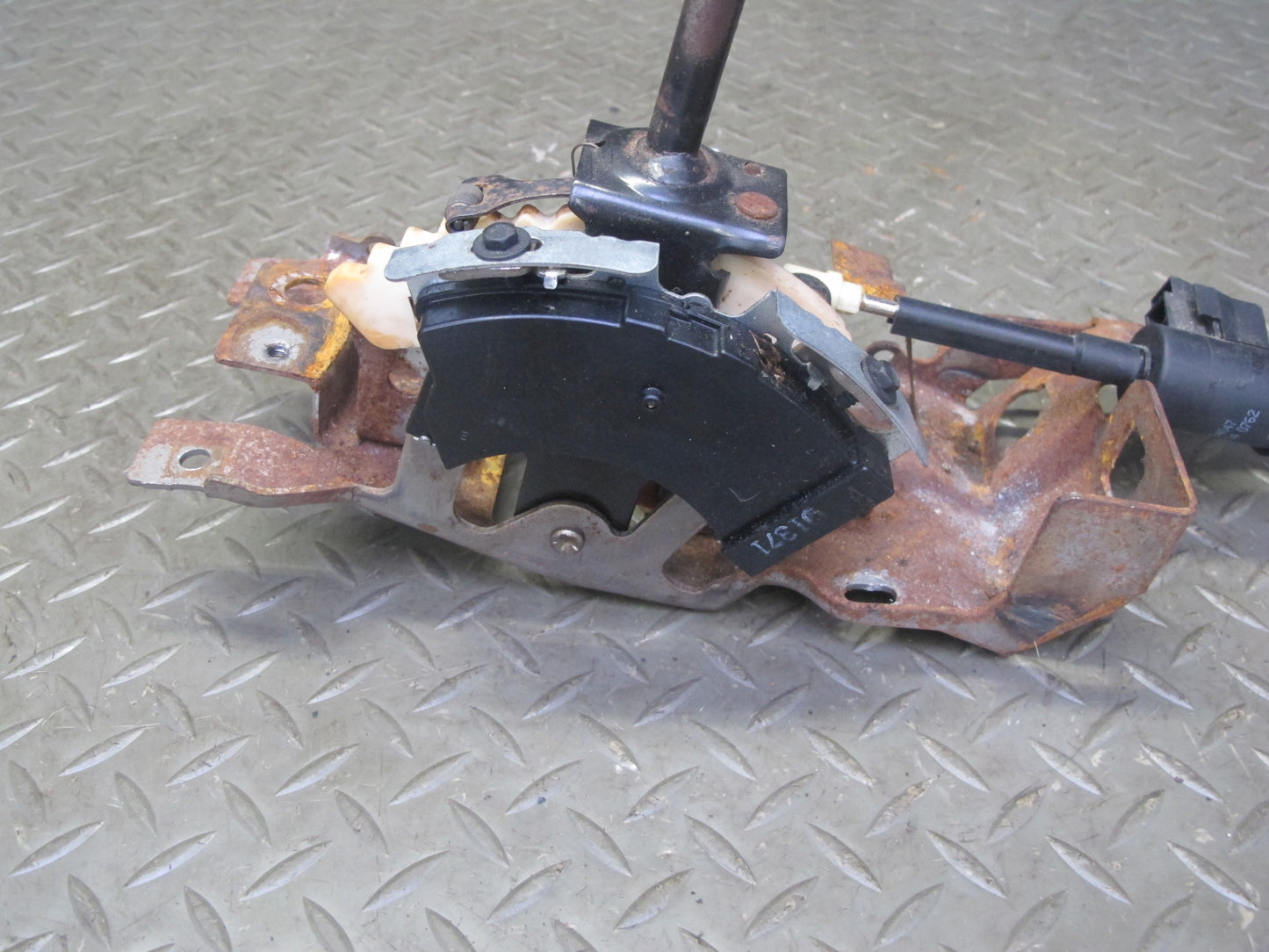 97-02 Pontiac Firebird LS1 A/T Automatic Transmission Gear Shifter Selector OEM