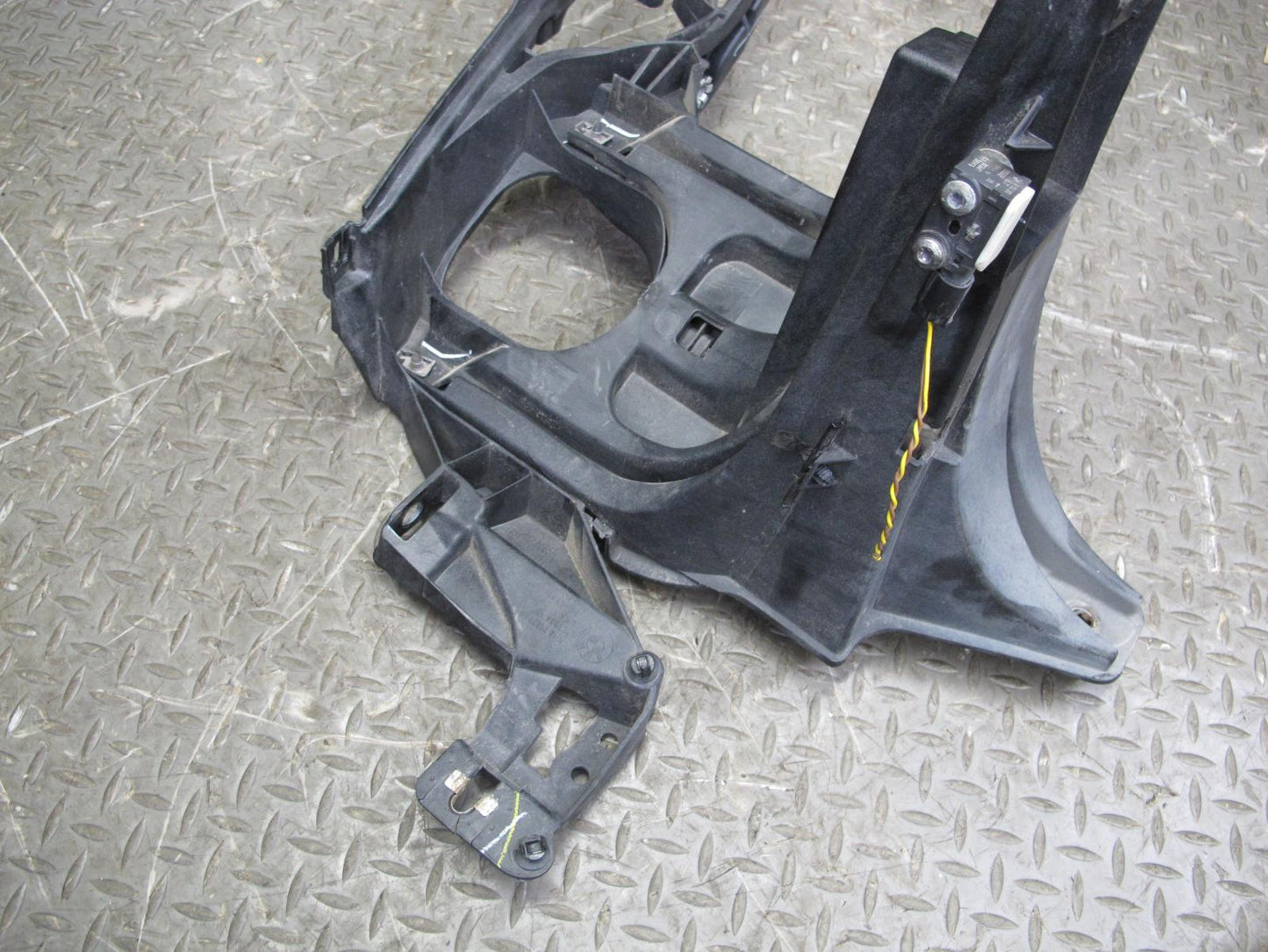 2011-2013 BMW E70 X5M Front Left Fender Shell Panel Cover