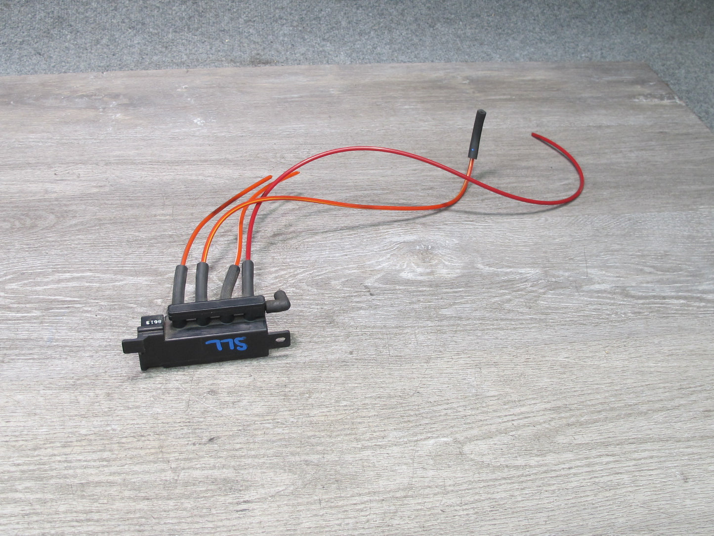 86-89 Mercedes R107 560SL A/C Air Conditioning Vacuum Switch Valve OEM