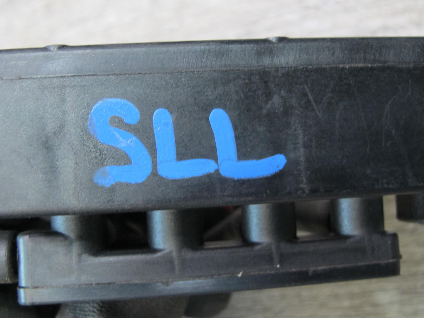 86-89 Mercedes R107 560SL A/C Air Conditioning Vacuum Switch Valve OEM