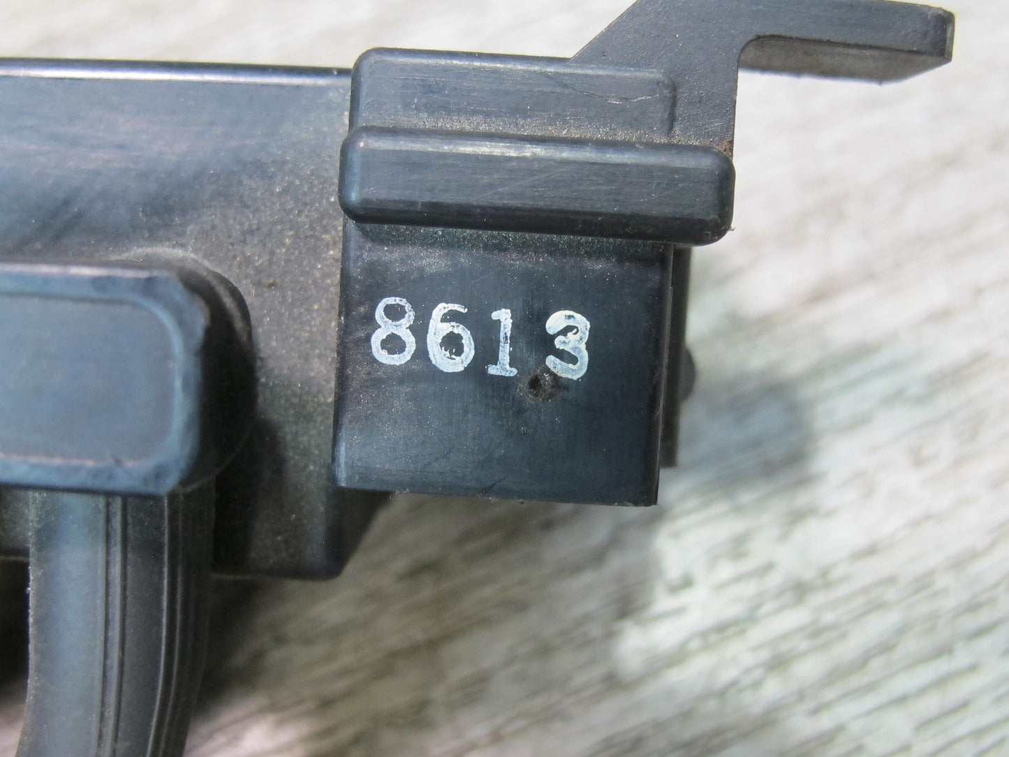 86-89 Mercedes R107 560SL A/C Air Conditioning Vacuum Switch Valve OEM