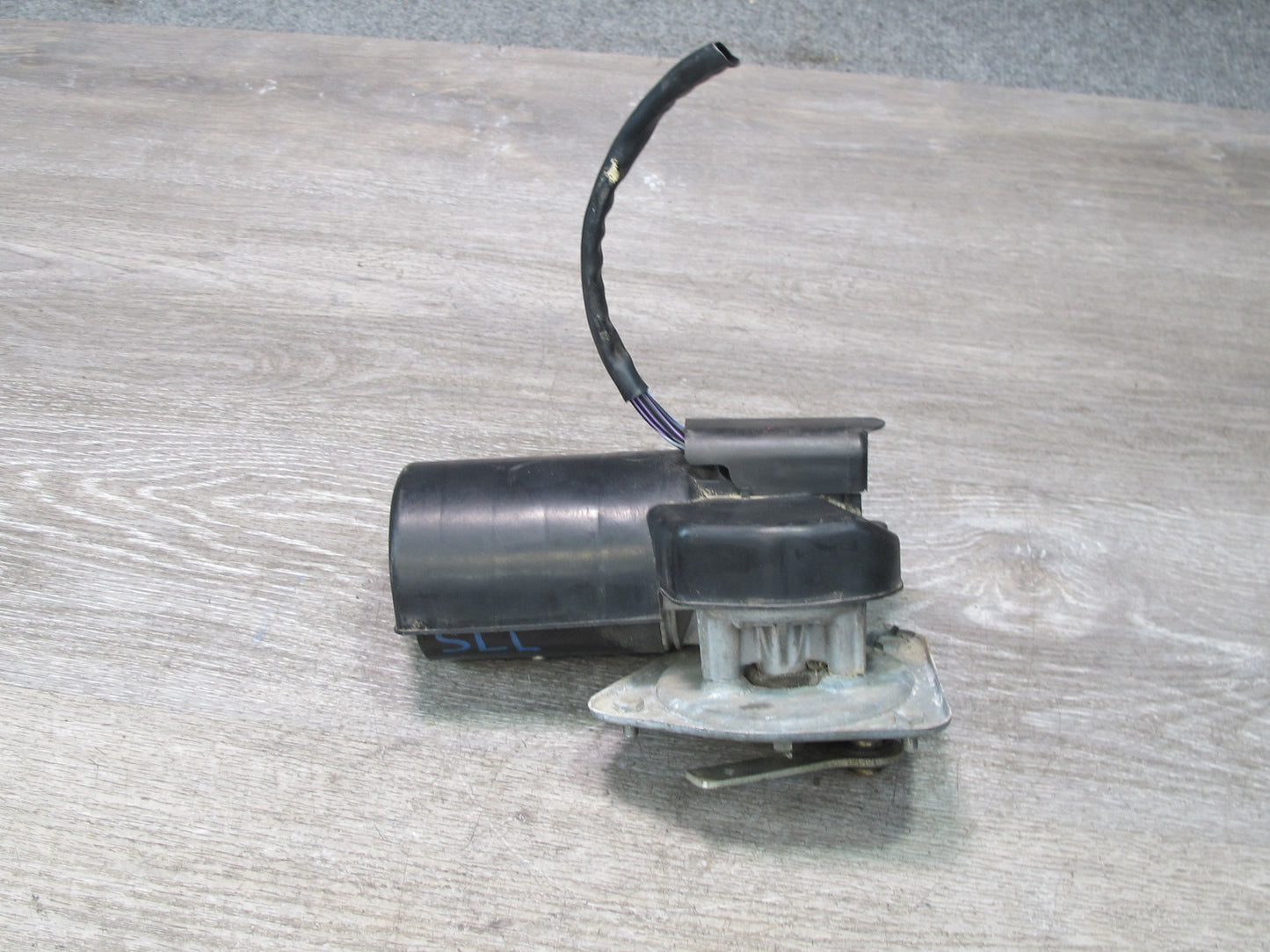 73-89 Mercedes R107 Sl-class Windshield Wiper Motor Assembly OEM
