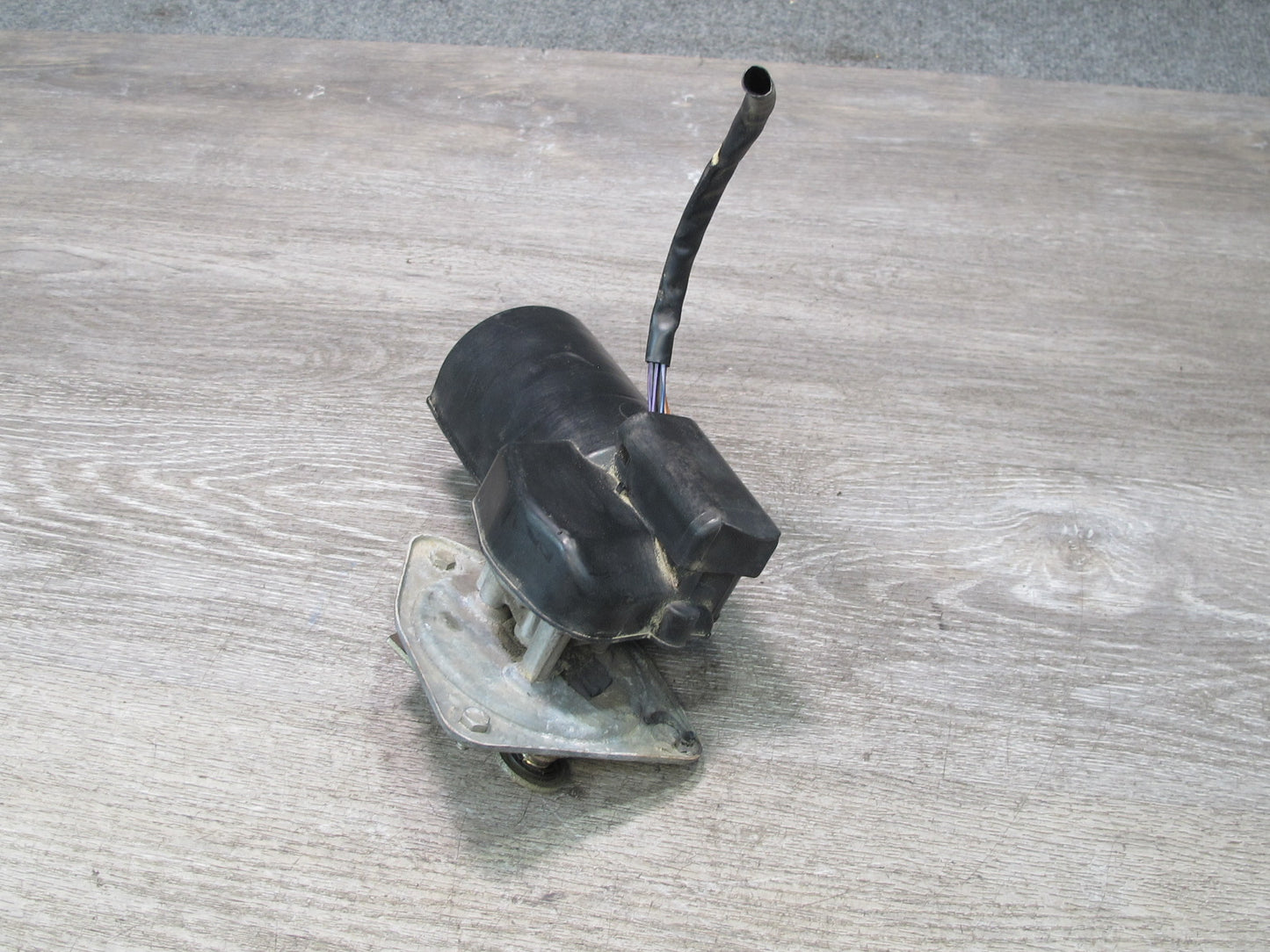 73-89 Mercedes R107 Sl-class Windshield Wiper Motor Assembly OEM