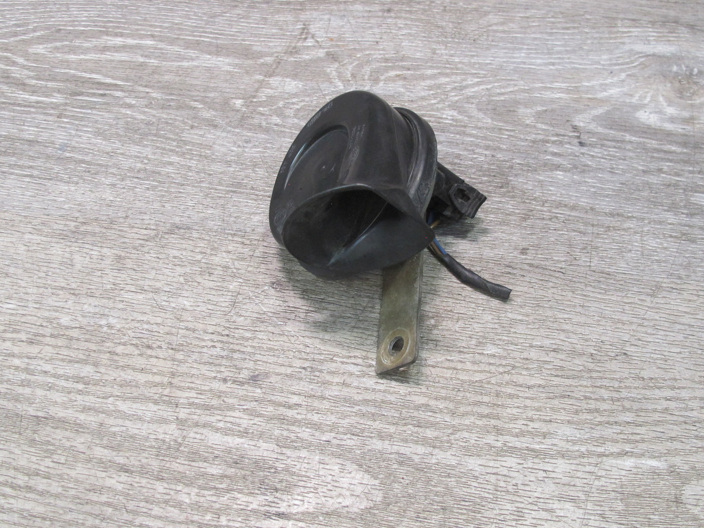 93-99 BMW E36 3-SERIES Set of 2 High & Low Tone Note Pitch Horn Signal OEM