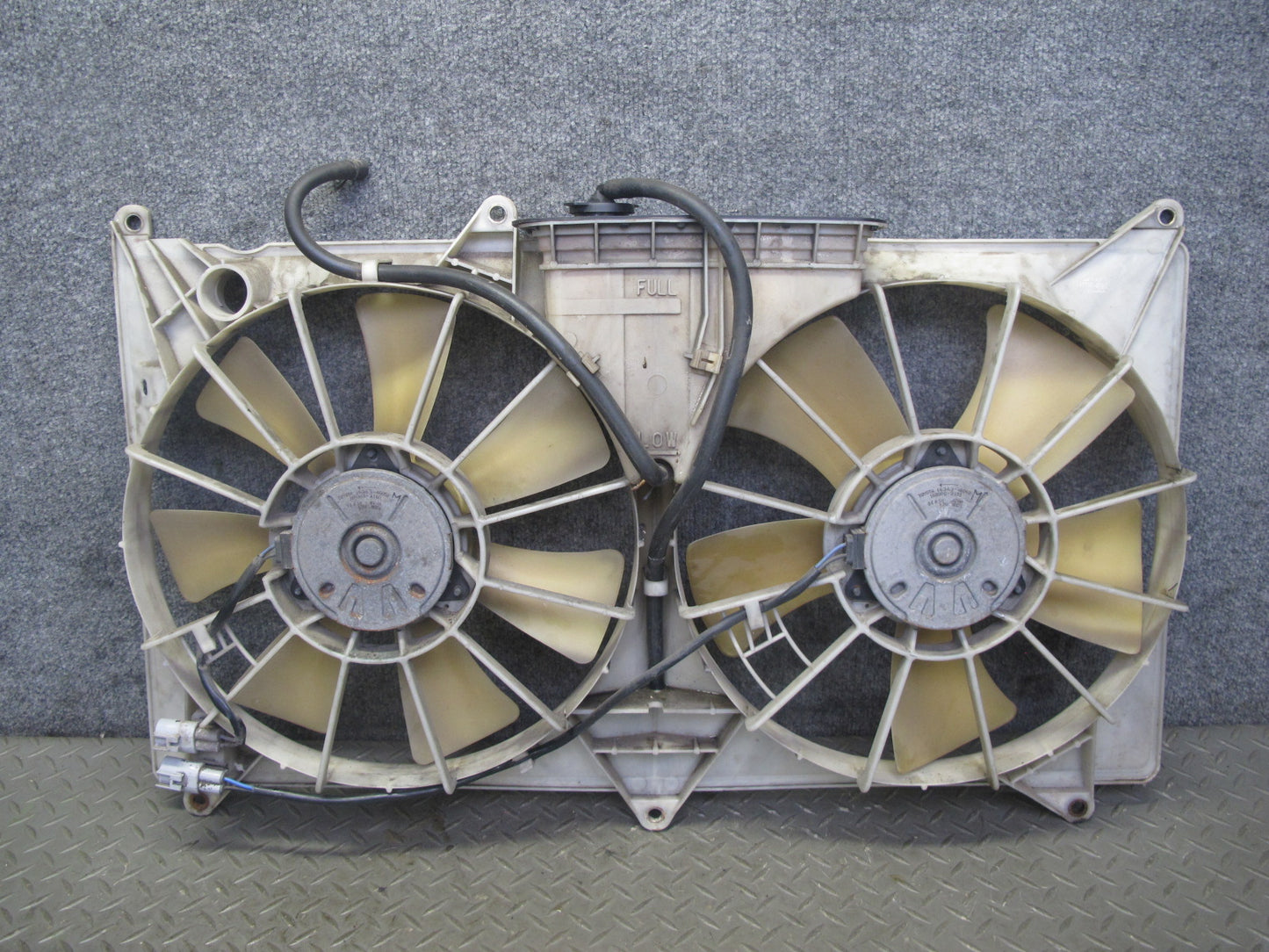 98-05 Lexus GS400 GS300 Engine Radiator Cooling Dual Fan Motor w Shroud OEM