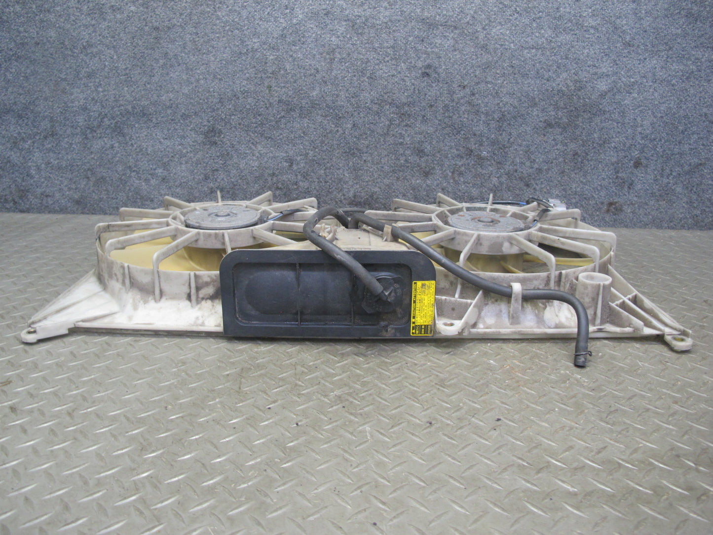 98-05 Lexus GS400 GS300 Engine Radiator Cooling Dual Fan Motor w Shroud OEM