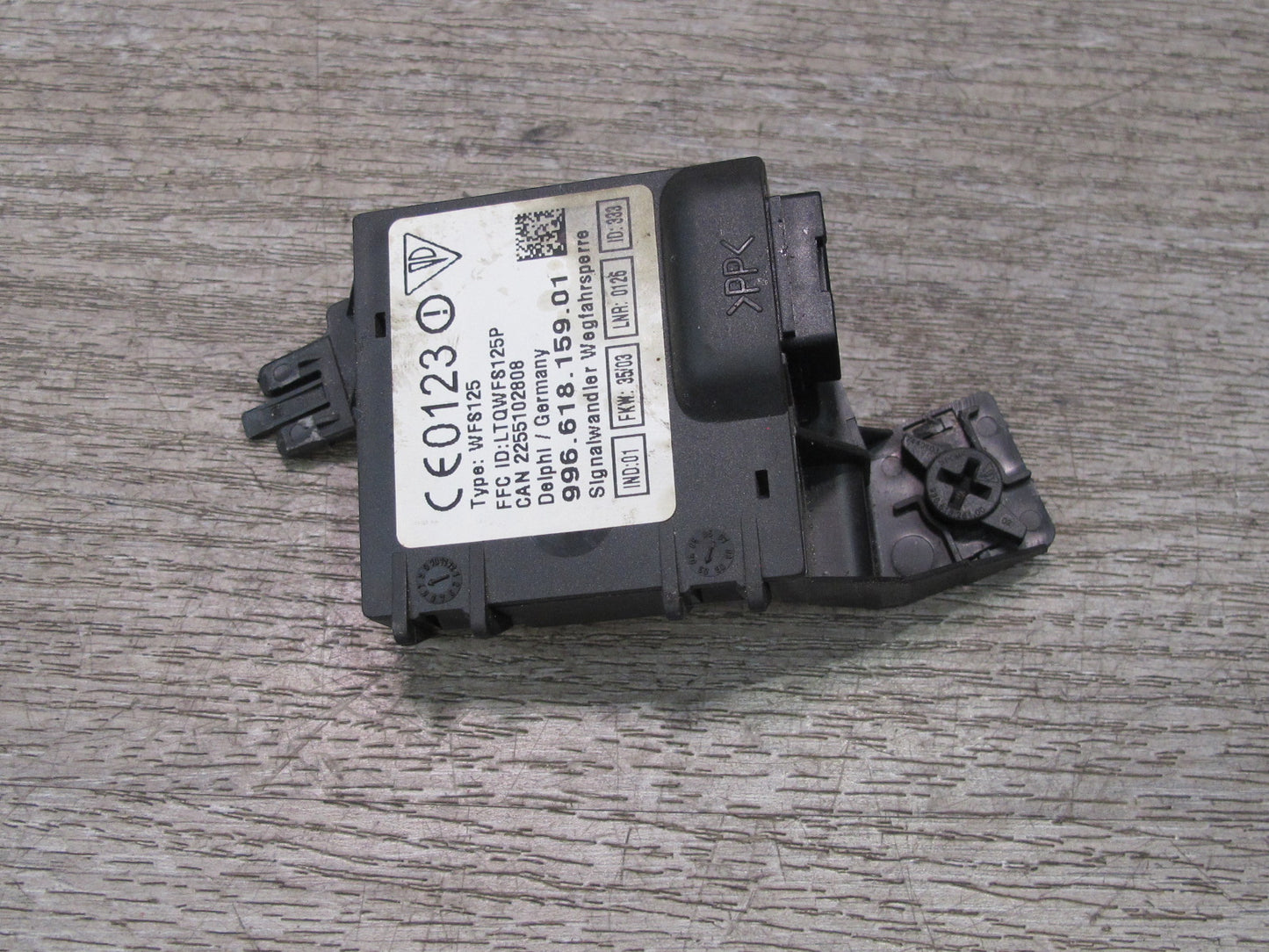 2000-2004 Porsche Boxster 986 Ignition Receiver Module Impedance Converter