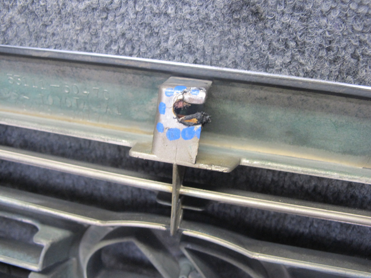 2003-2005 Lexus UZJ100L LX470 Front Hood Chrome Grille w Emblem