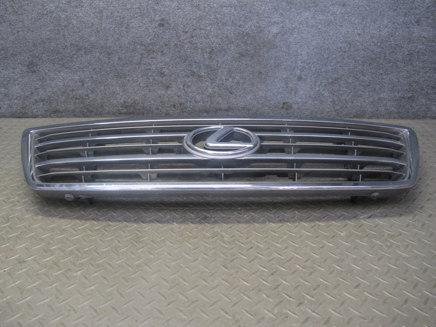 2003-2005 Lexus UZJ100L LX470 Front Hood Chrome Grille w Emblem