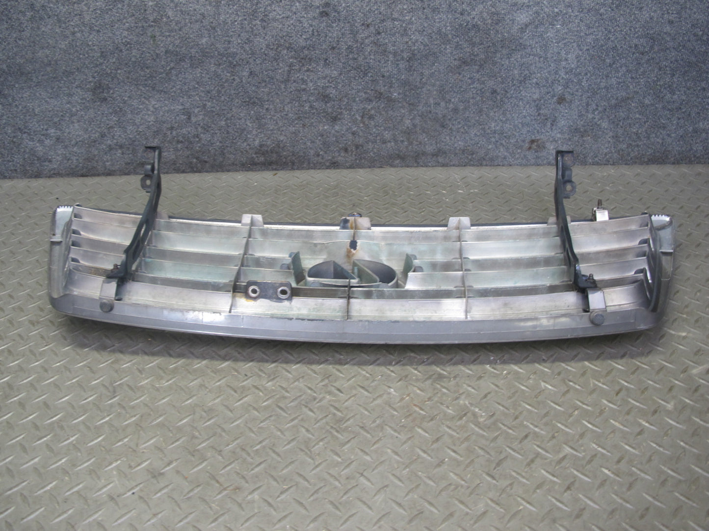 2003-2005 Lexus UZJ100L LX470 Front Hood Chrome Grille w Emblem