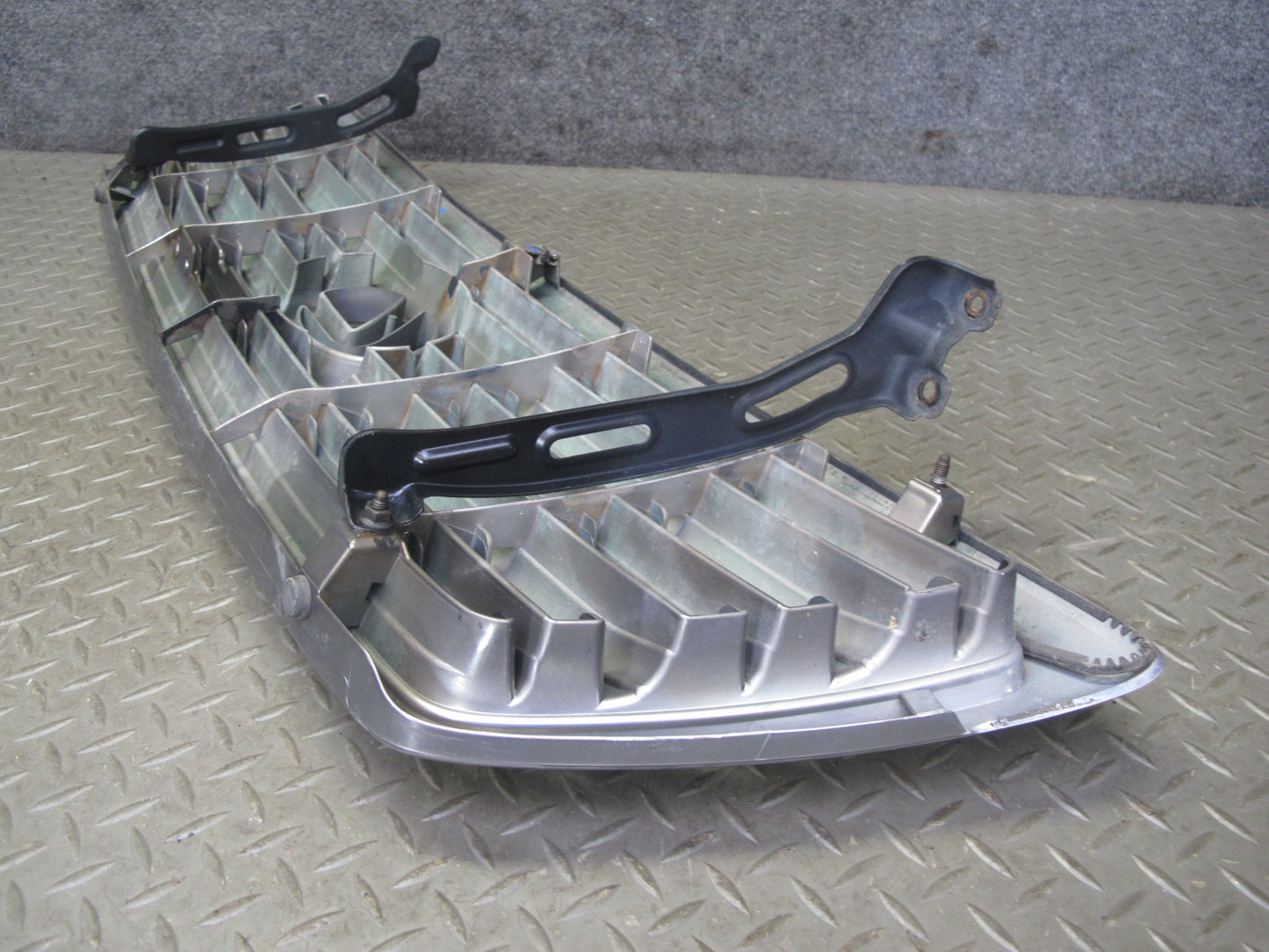 2003-2005 Lexus UZJ100L LX470 Front Hood Chrome Grille w Emblem