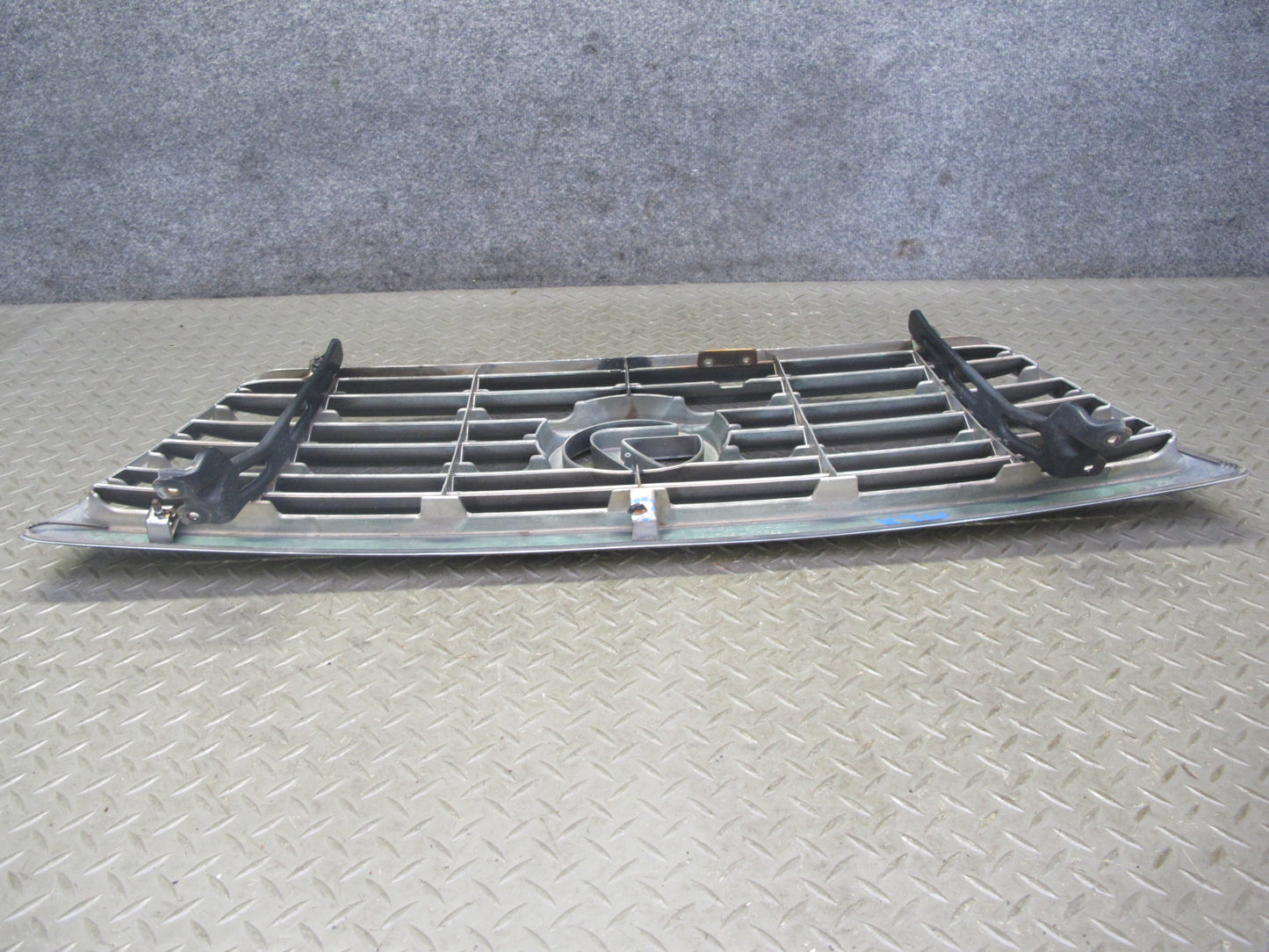 2003-2005 Lexus UZJ100L LX470 Front Hood Chrome Grille w Emblem